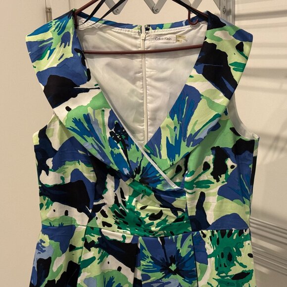 Calvin Klein Floral-Print Fit & Flare Dress, collared with V-neck, size 14 - Picture 2 of 4